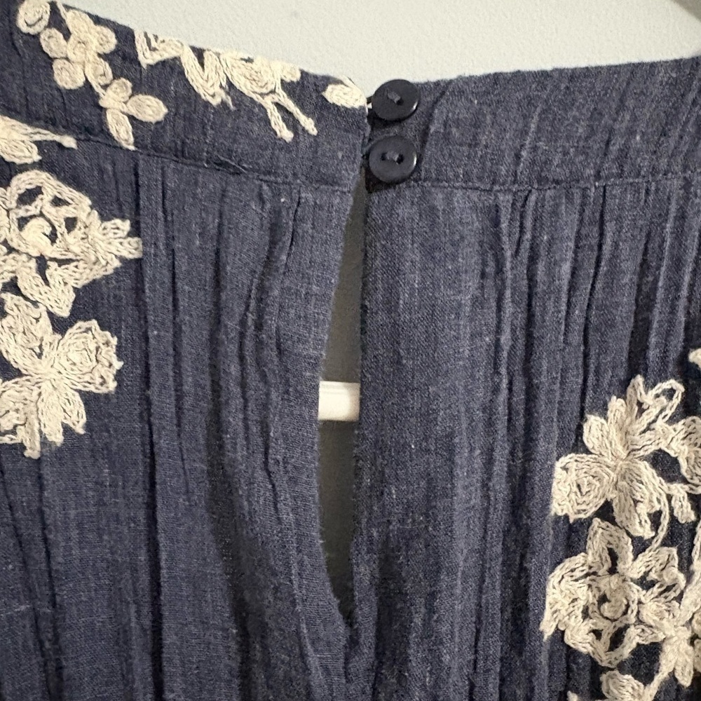 eci New York Maxi Dress Navy Blue Floral Embroidered V-Neck Sleeveless Smocked - Picture 4 of 10